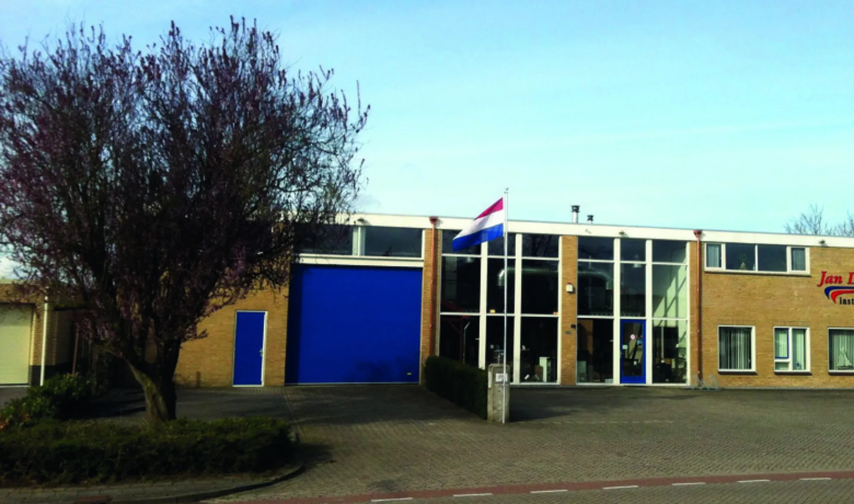 Jan diender front
